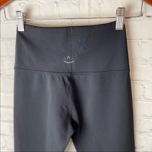 BEYOND YOGA Limited Edition Laser Cut Leggings Small - Picture 6 of 8